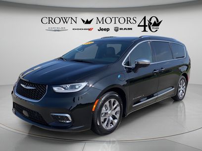 Used 2024 Chrysler Pacifica Pinnacle