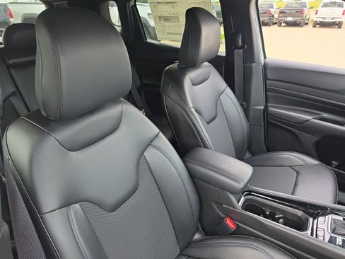 New 2026 Jeep Compass Latitude AWD/4WD image 18