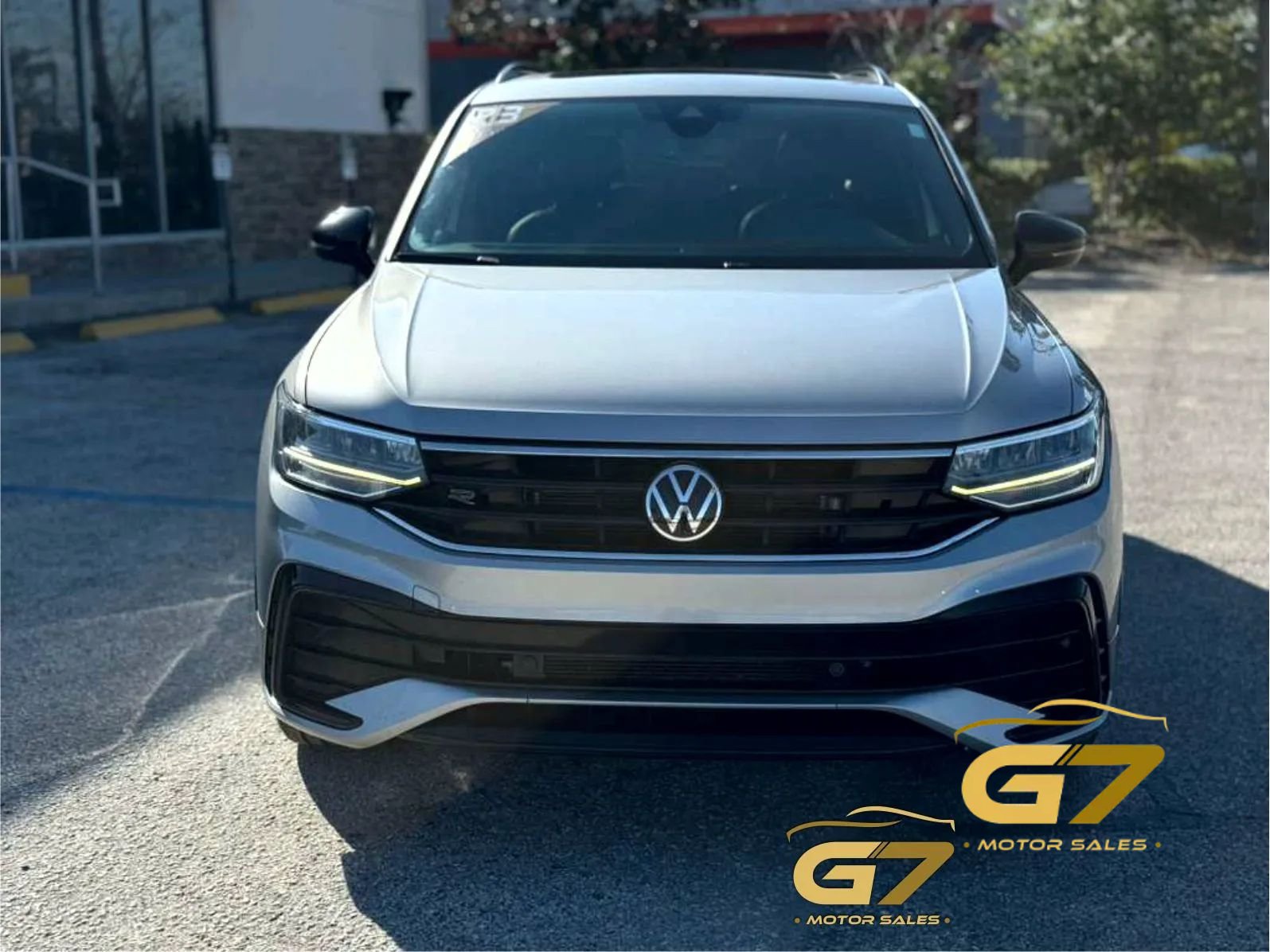 Used 2023 Volkswagen Tiguan SE R-Line FWD image 2