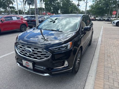 Used 2019 Ford Edge Titanium w/ Equipment Group 301A AWD/4WD image 13