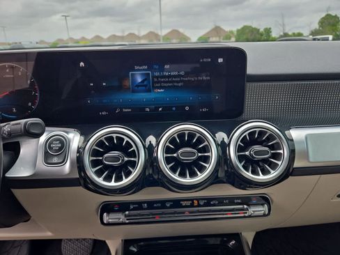 Used 2022 Mercedes-Benz GLB 250 image 28