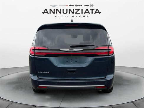 Certified 2023 Chrysler Pacifica Touring-L image 4