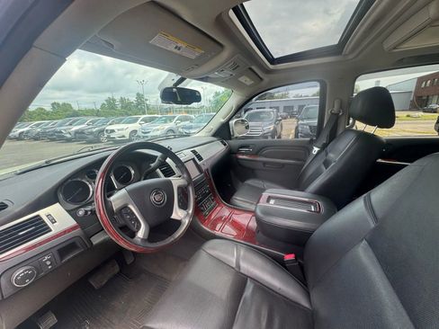 Used 2014 Cadillac Escalade Luxury image 9