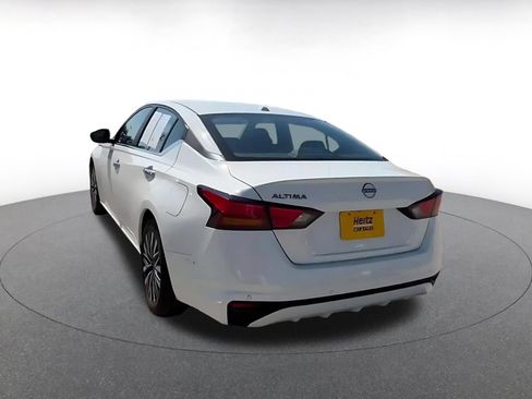Used 2025 Nissan Altima 2.5 SV FWD image 9