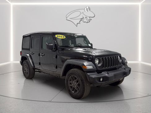 Used 2024 Jeep Wrangler Unlimited Sport AWD/4WD image 7