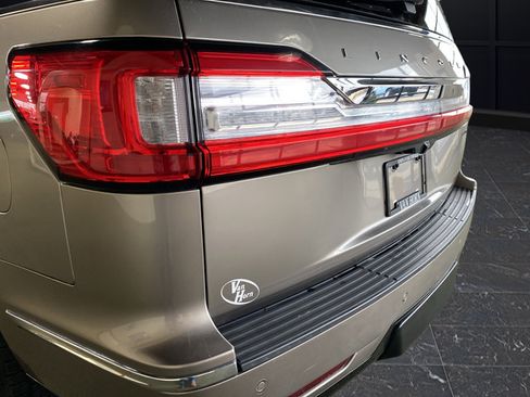 Used 2019 Lincoln Navigator Reserve w/ Cargo Package AWD/4WD image 38