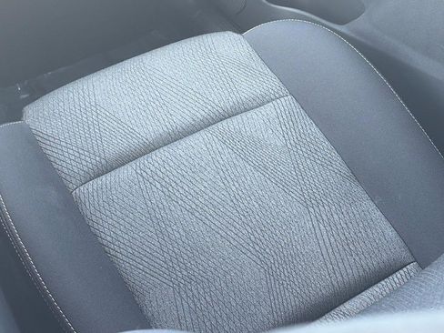 Used 2025 Nissan Rogue SV FWD image 16