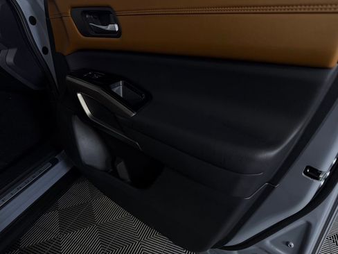 Used 2025 Nissan Pathfinder Platinum w/ Cargo Package image 34