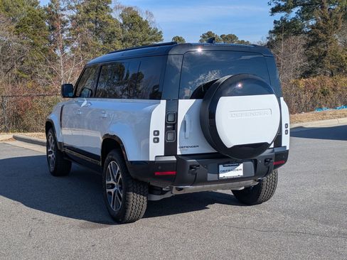 New 2026 Land Rover Defender 110 X-Dynamic SE image 7