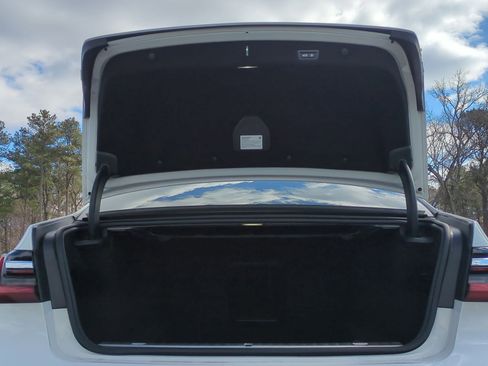 Certified 2022 BMW 740i w/ Premium Package image 32