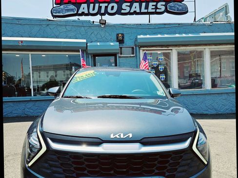 Used 2023 Kia Sportage LX image 1
