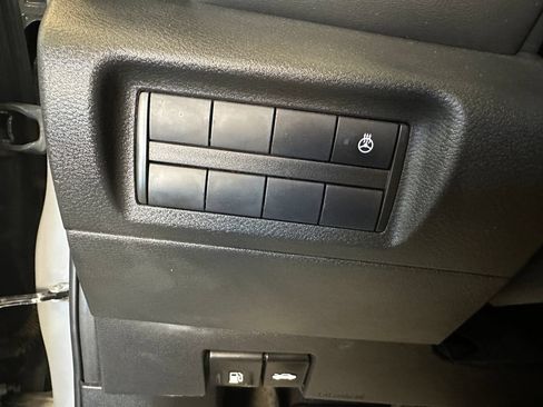 Used 2024 Nissan Kicks SR w/ SR Premium Package FWD image 17