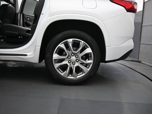 Used 2018 Chevrolet Traverse Premier w/ Driver Confidence II Package FWD image 20