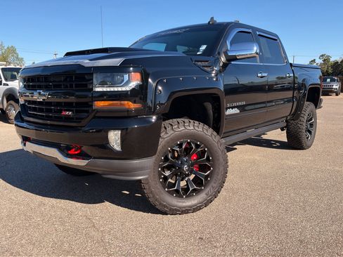 Used 2018 Chevrolet Silverado 1500 LT w/ All Star Edition AWD/4WD image 1