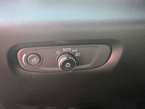 Used 2023 Chevrolet Traverse RS AWD/4WD image 16