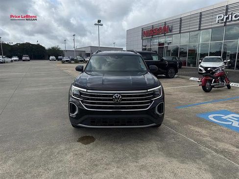 Used 2025 Volkswagen Atlas SE FWD image 2