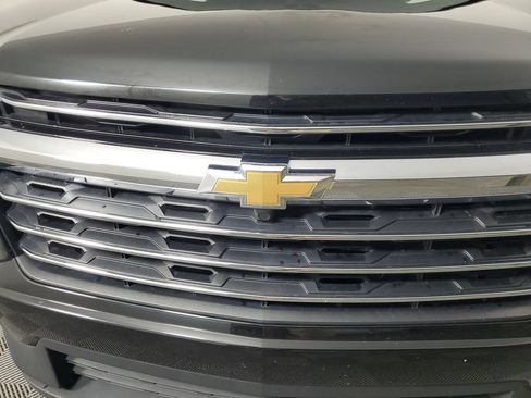 Used 2025 Chevrolet Traverse LT FWD image 10