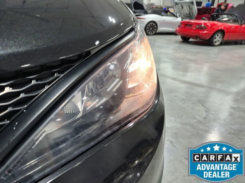 Used 2022 Chrysler Voyager LX FWD image 29