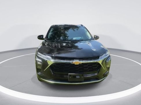 Used 2025 Chevrolet Trax LT w/ LT Convenience Package FWD image 3