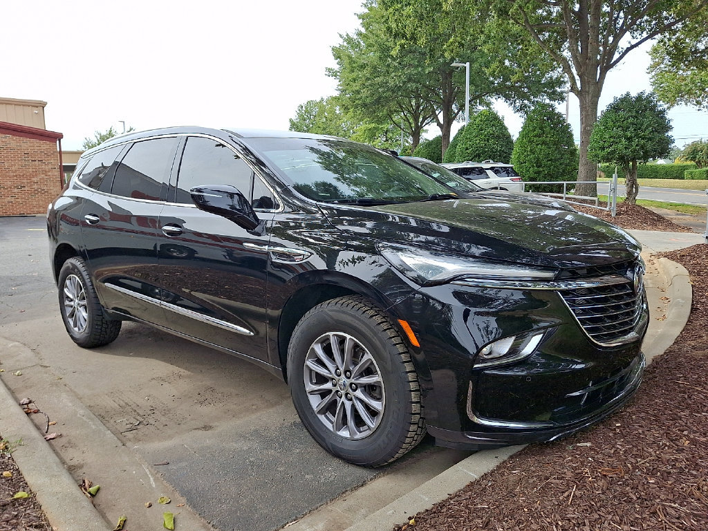 Used 2023 Buick Enclave Essence AWD/4WD image 1