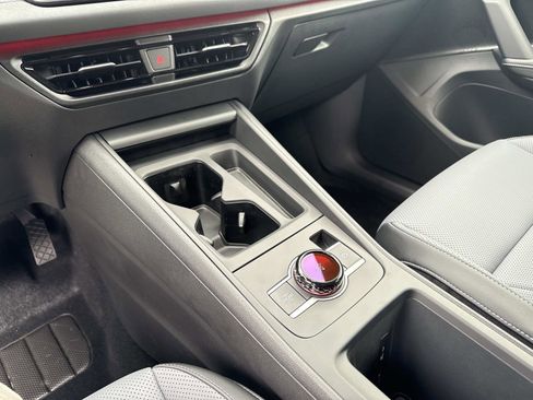 Used 2025 Volkswagen Tiguan SE image 21