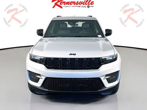 New 2025 Jeep Grand Cherokee Altitude image 2