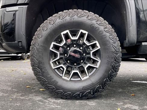 Used 2024 GMC Sierra 2500 AT4X image 12