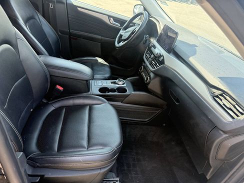 Used 2022 Ford Escape SEL w/ Technology Package AWD/4WD image 19