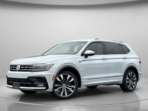 Used 2018 Volkswagen Tiguan SEL Premium w/ R-Line Package image 2