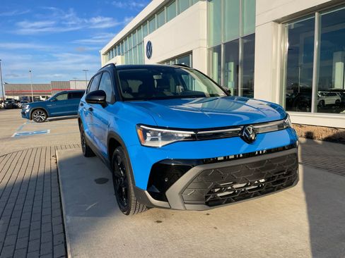 New 2026 Volkswagen Taos SE FWD image 7