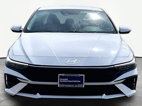 Used 2026 Hyundai Elantra SE w/ Cargo Package FWD image 4