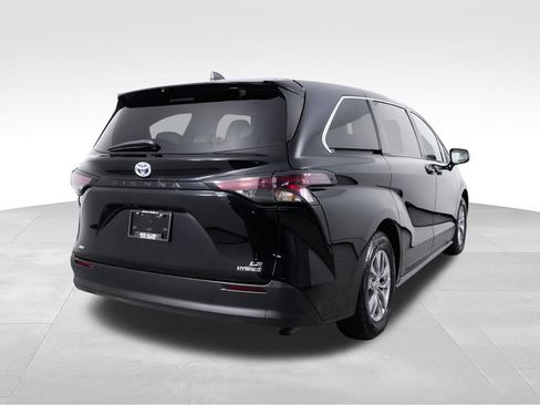 Used 2023 Toyota Sienna LE AWD/4WD image 8