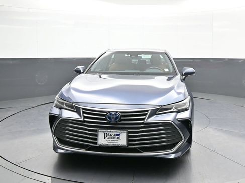 Used 2020 Toyota Avalon Limited image 2