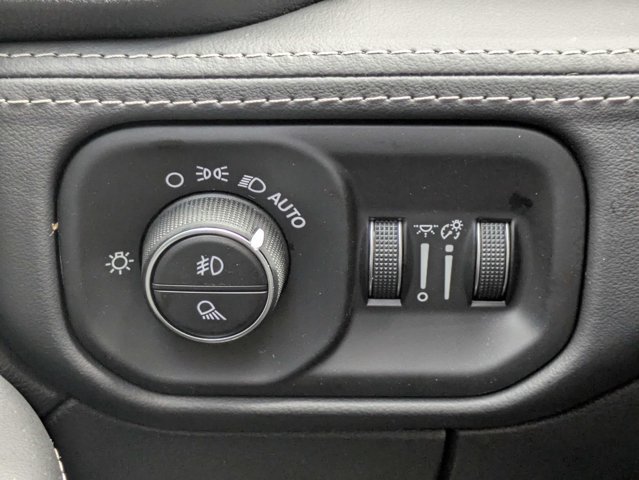 Used 2026 RAM 2500 Limited AWD/4WD image 24