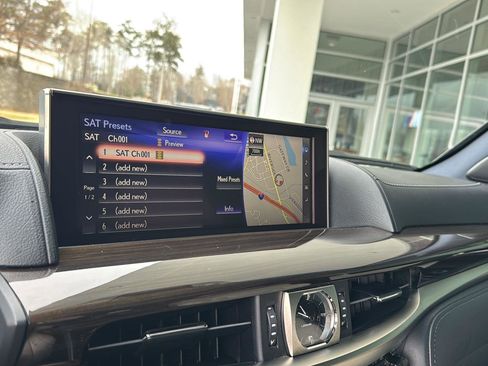 Used 2019 Lexus LX 570 4WD image 21