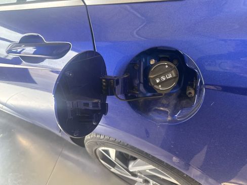 Used 2024 Hyundai Elantra Limited image 15