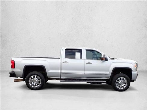 Used 2019 GMC Sierra 2500 Denali w/ Duramax Plus Package AWD/4WD image 5