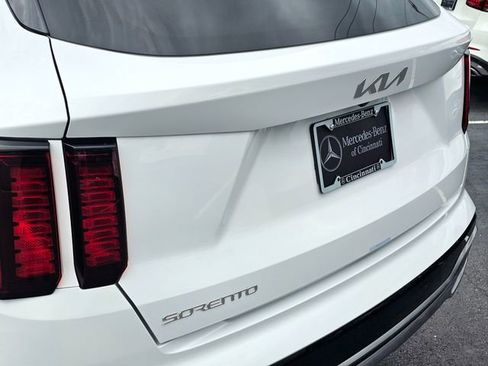 Used 2023 Kia Sorento S w/ Panoramic Sunroof Package FWD image 13