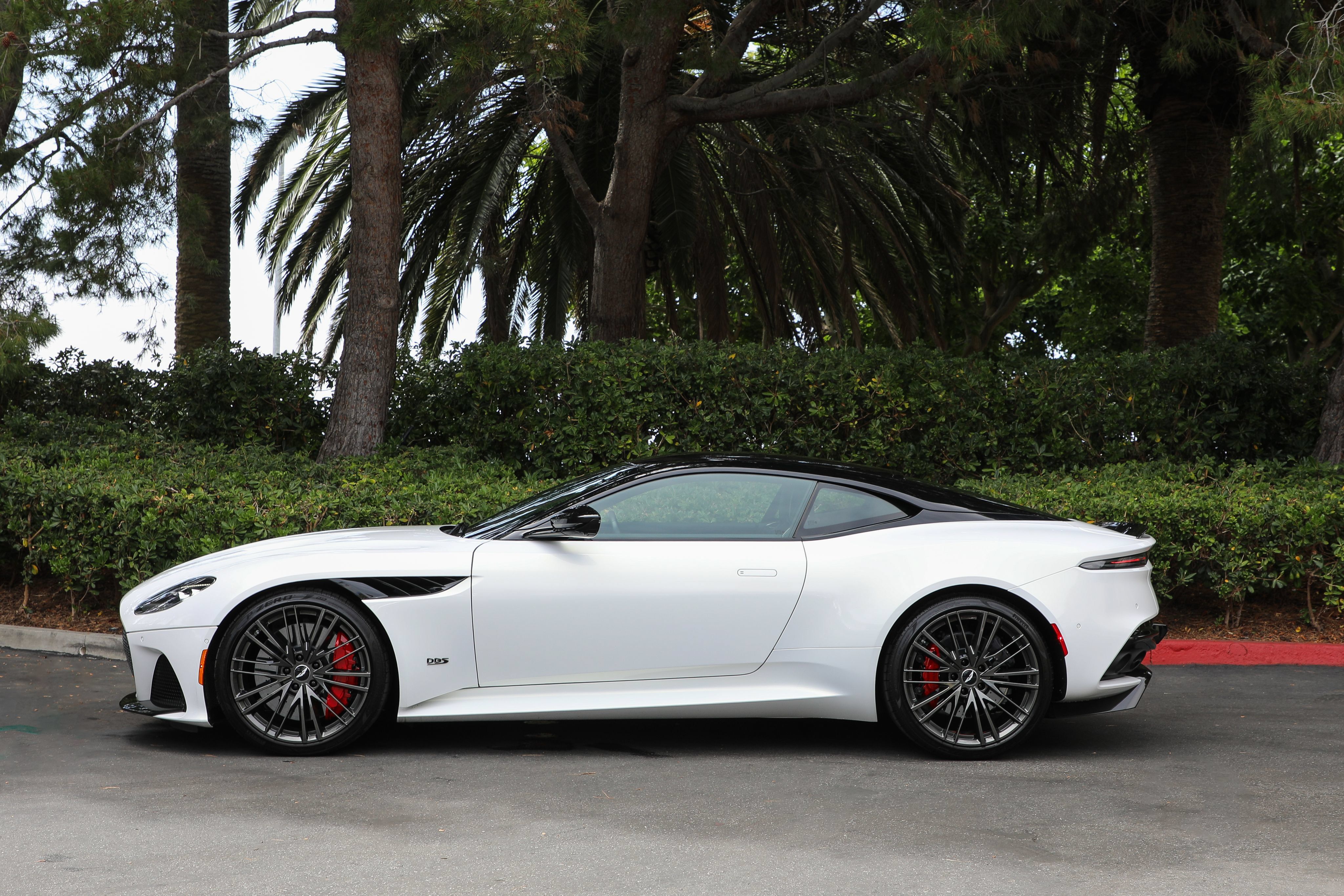 Used 2023 Aston Martin DBS Coupe RWD image 30