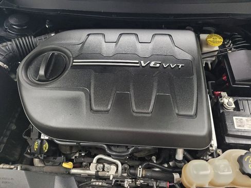 Used 2019 Jeep Cherokee Latitude Plus AWD/4WD image 30