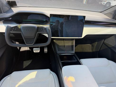 Used 2022 Tesla Model X Plaid image 7