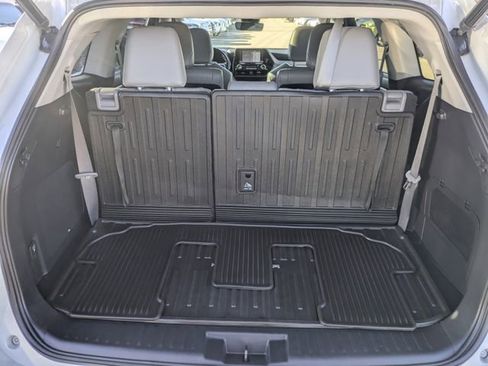 Used 2022 Toyota Highlander Limited image 32