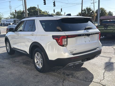Used 2025 Ford Explorer Active w/ Active Comfort Package RWD image 7