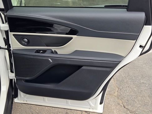 Used 2025 Lincoln Nautilus Premier w/ Equipment Group 102A image 9