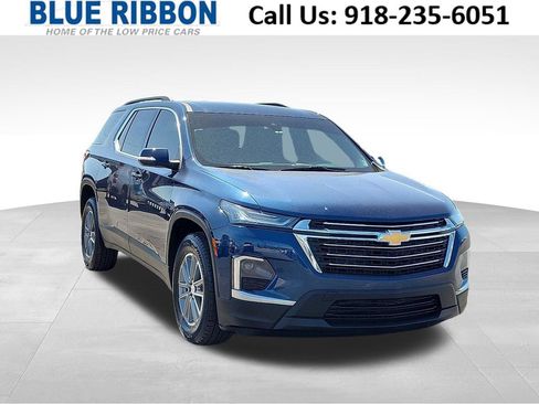 Used 2022 Chevrolet Traverse LT FWD image 1