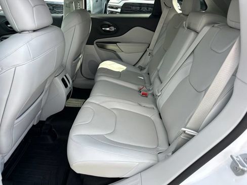 Used 2019 Jeep Cherokee Limited w/ Luxury Group AWD/4WD image 30