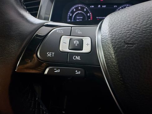 Used 2018 Volkswagen Tiguan SEL Premium AWD/4WD image 36