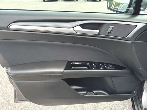 Used 2013 Ford Fusion SE FWD image 19
