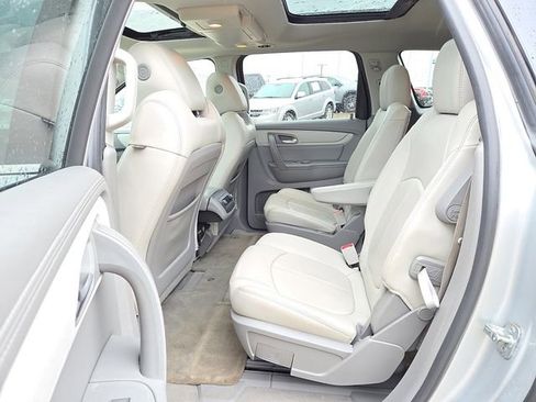 Used 2014 Chevrolet Traverse LT image 17