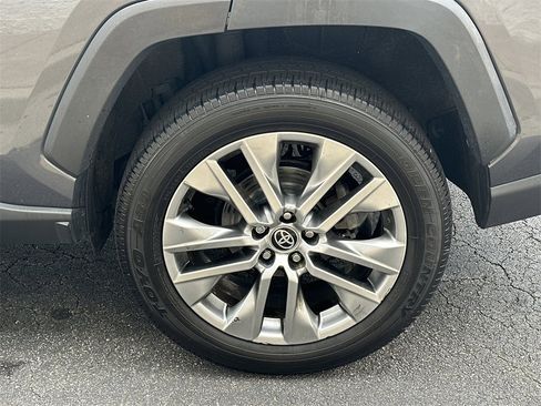 Used 2022 Toyota RAV4 XLE Premium image 20